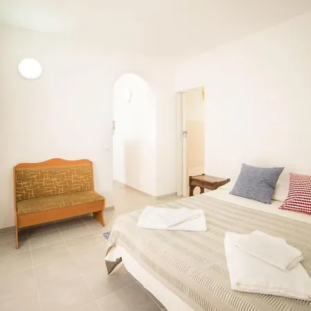 Ultra Central Studio Apartment *